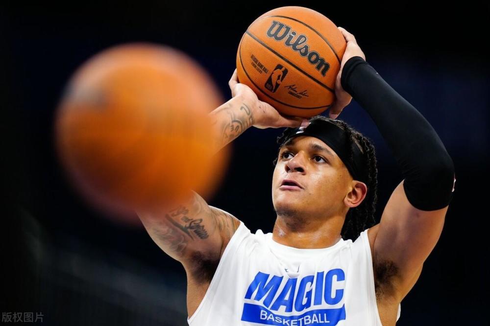  班凯罗二十五分魔术击败活塞收获赛季第四十胜  