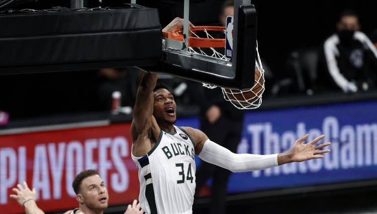  字母哥攻防一体雄鹿轻取猛龙巩固榜首位置