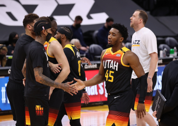  米切尔单节爆砍雷霆全队合力击退爵士