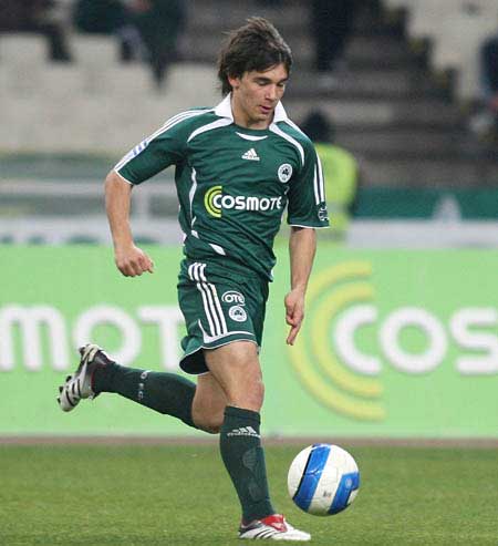  AC米兰德比战告捷，圣西罗球场再现狂欢